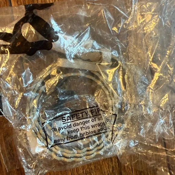 Boden Silver Glitter Scalloped Belt with Gold Buckle - Picture 4 of 5